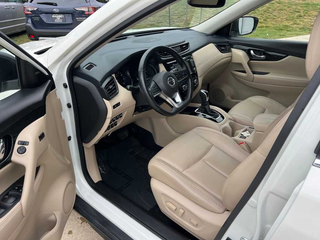 2018 Nissan Rogue SL photo 2
