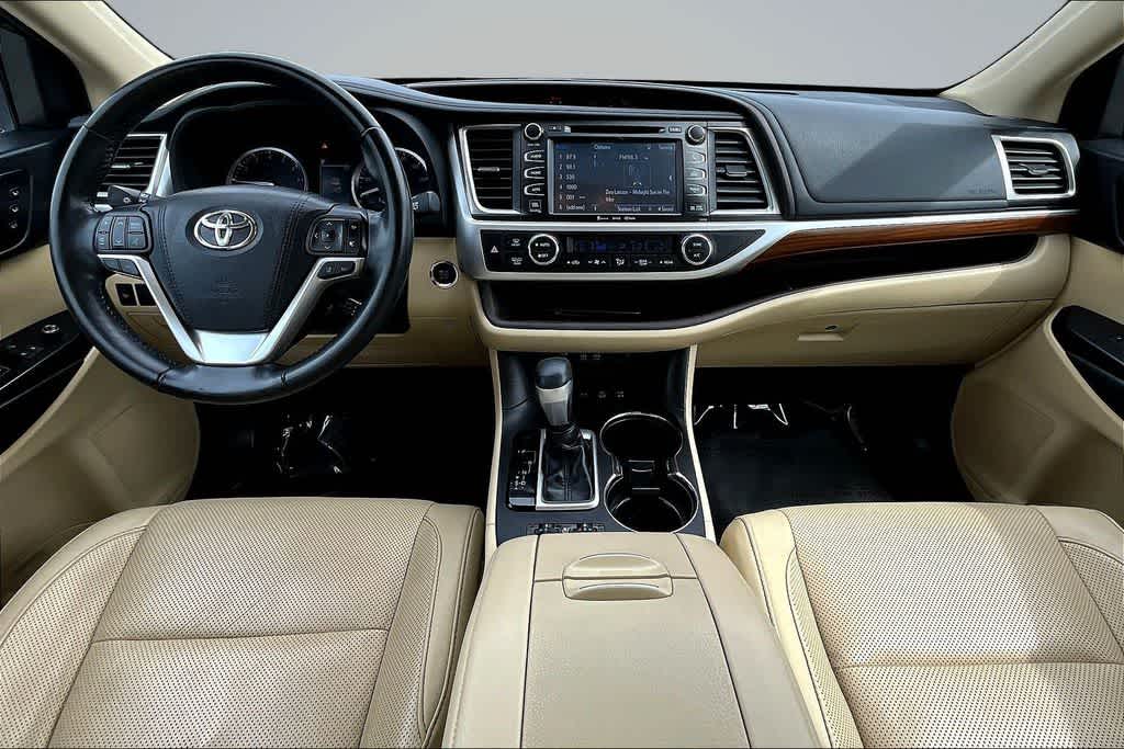 Thumbnail: 2018 Toyota Highlander - 15