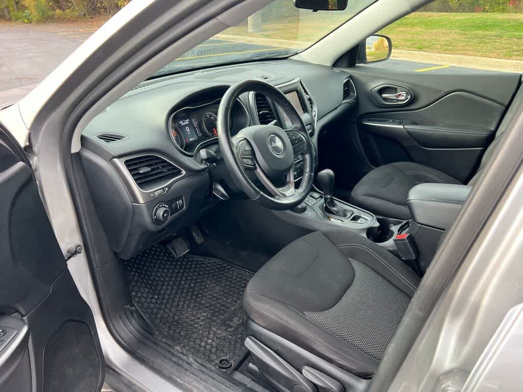 Used 2019 Jeep Cherokee Latitude SUV