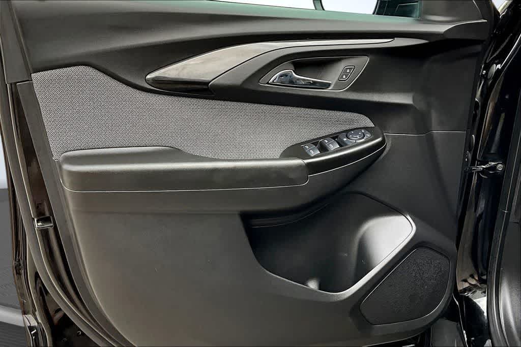 Thumbnail: 2023 Chevrolet TrailBlazer - 15