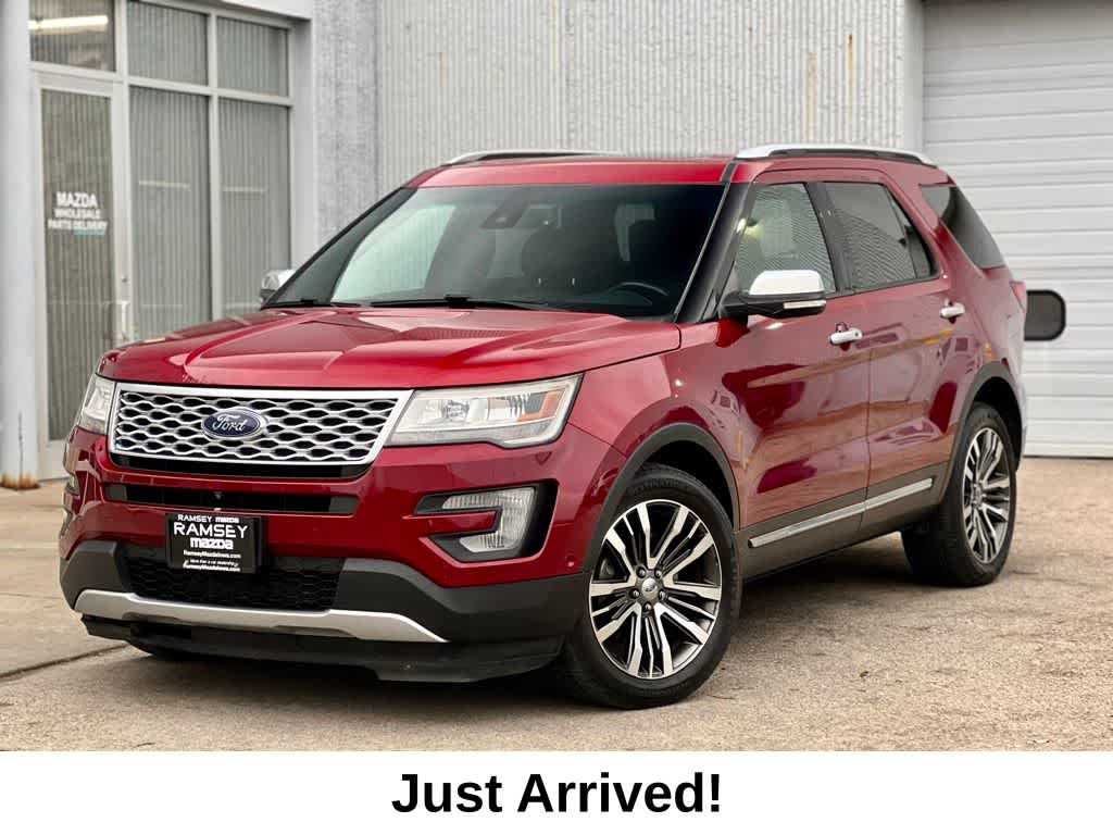 2016 Ford Explorer Platinum's photo
