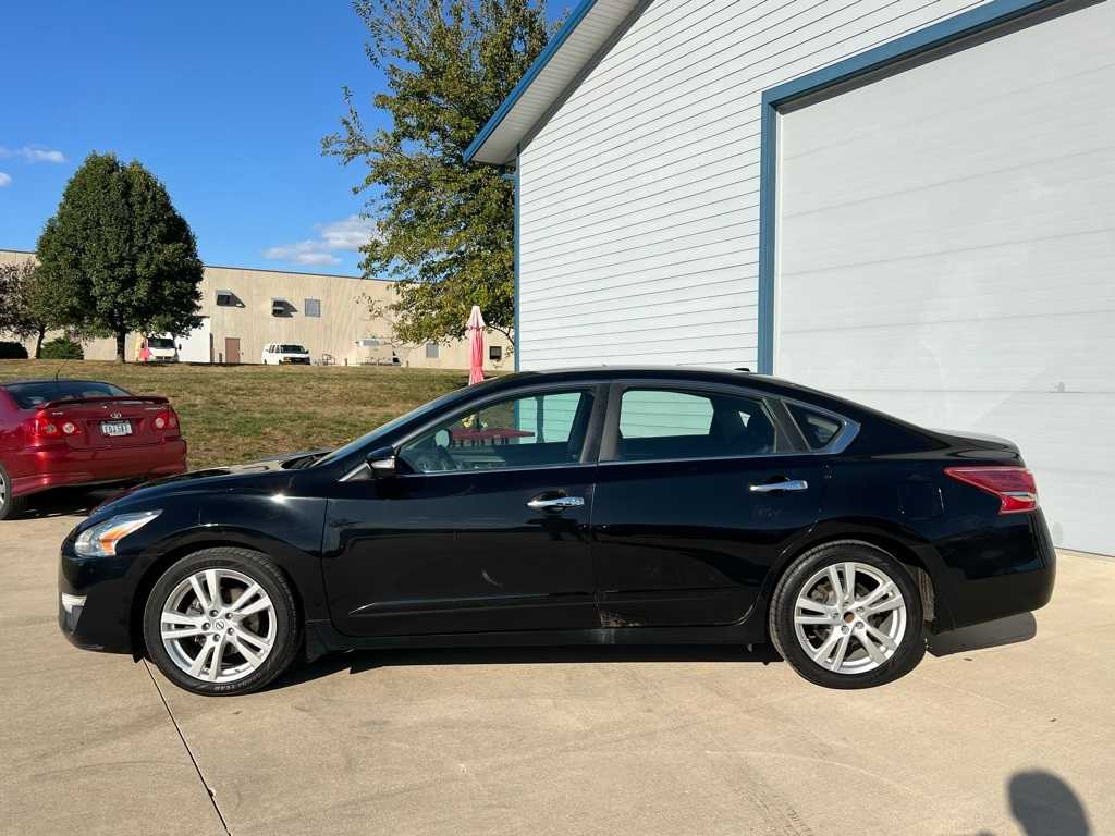 Used 2013 Nissan Altima Sedan SL with VIN 1N4BL3AP5DC909357 for sale in Urbandale, IA