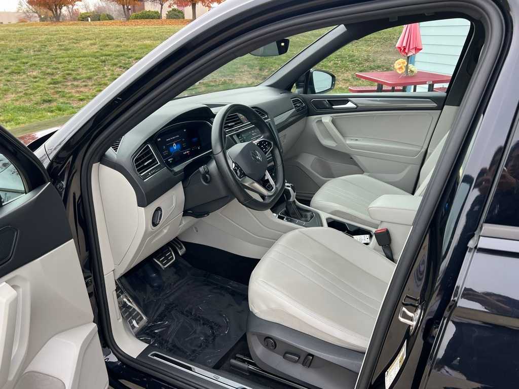2023 Volkswagen Tiguan SE R-Line Black photo 2