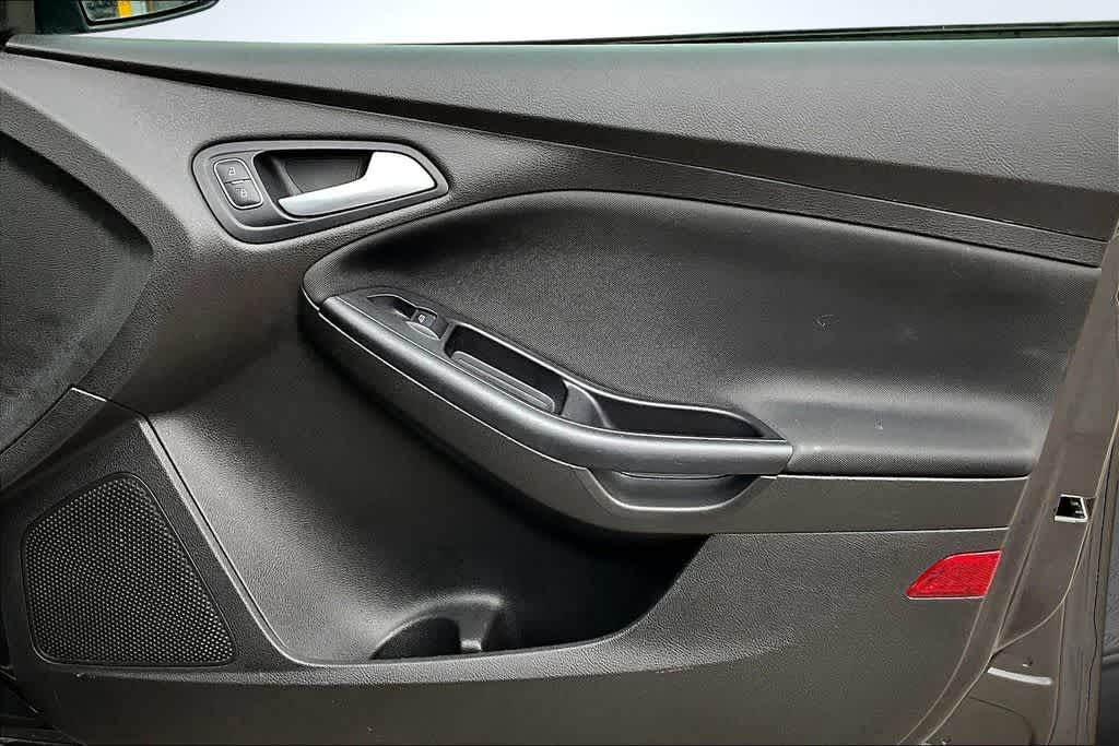 Thumbnail: 2016 Ford Focus - 17