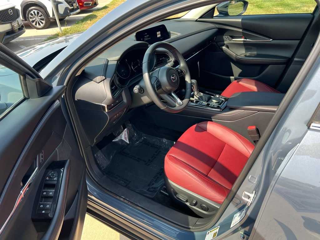 2025 Mazda CX-30 2.5 S Carbon photo 2