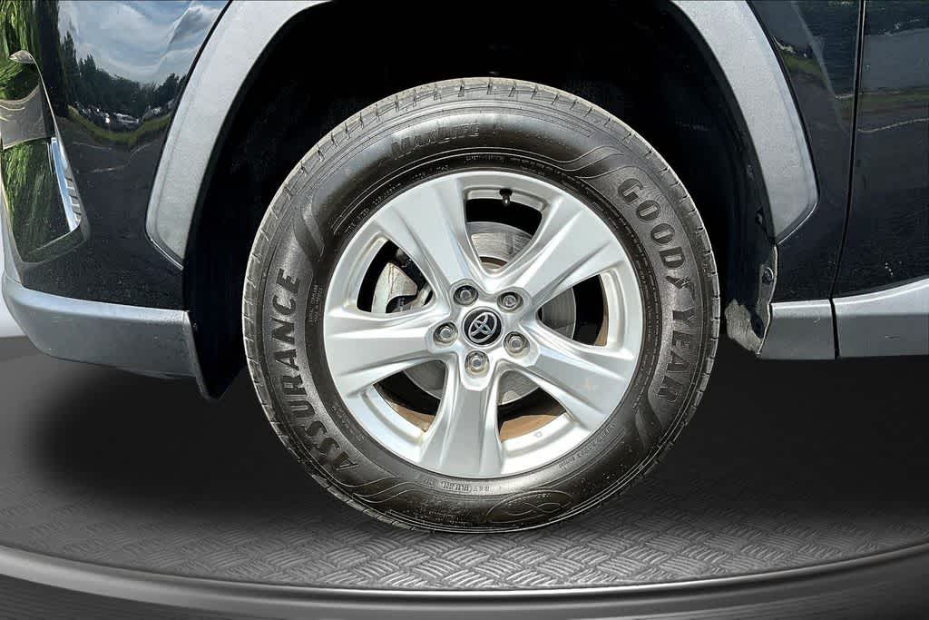 Thumbnail: 2021 Toyota RAV4 - 8