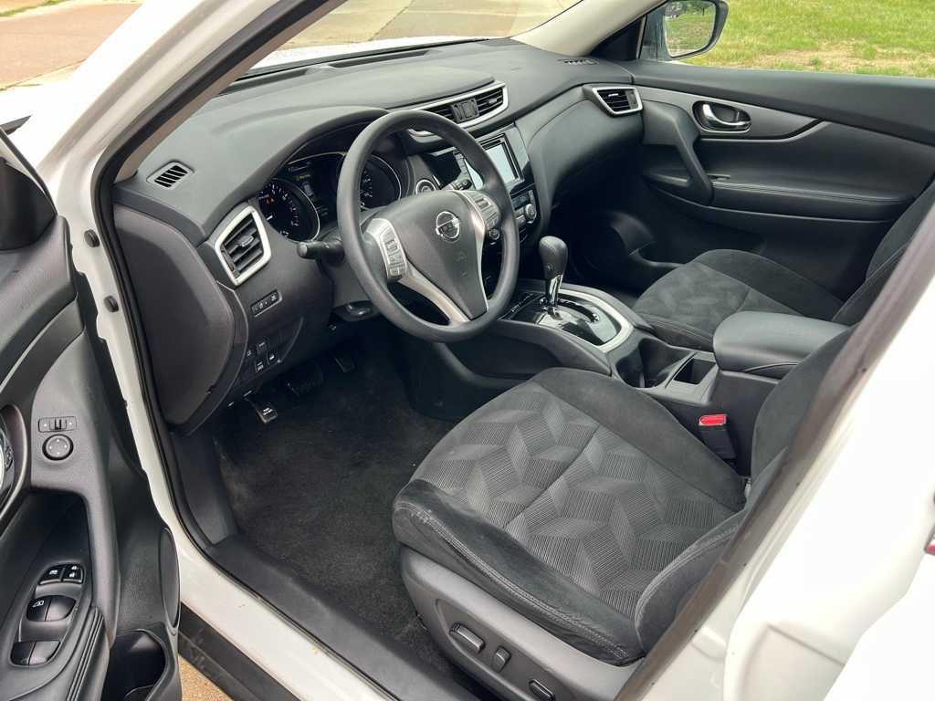 Used 2016 Nissan Rogue SV with VIN 5N1AT2MV7GC896668 for sale in Urbandale, IA
