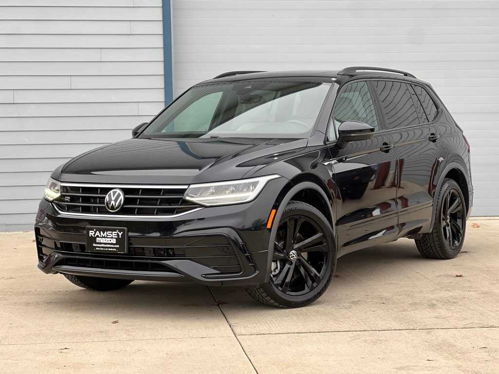 2023 Volkswagen Tiguan SE R-LINE BLACK's photo