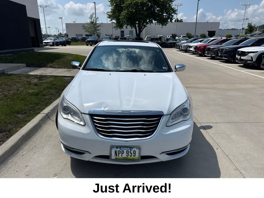 Used 2014 Chrysler 200 Limited with VIN 1C3CCBCG9EN186581 for sale in Urbandale, IA