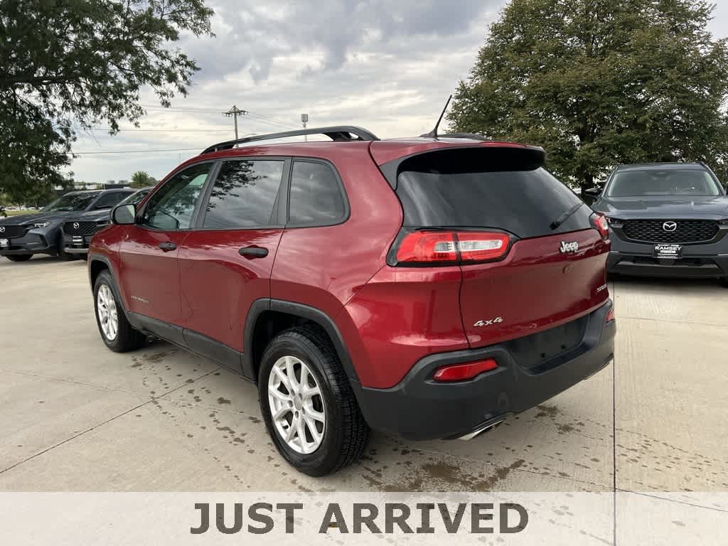 2017 Jeep Cherokee Sport photo 3