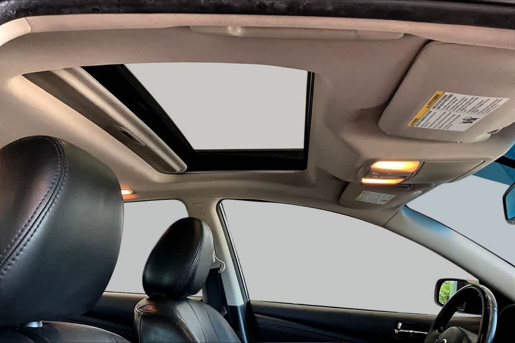 Thumbnail: 2012 Nissan Altima - 16