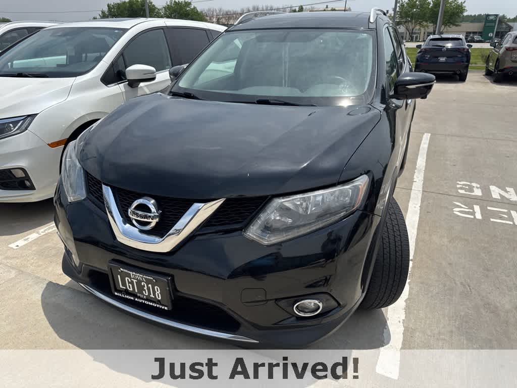Used 2015 Nissan Rogue SV with VIN 5N1AT2MV4FC797014 for sale in Urbandale, IA