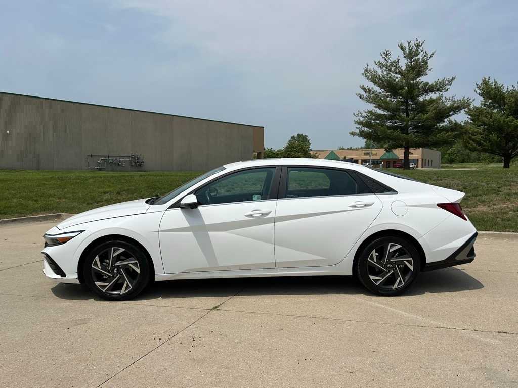 Used 2024 Hyundai Elantra Limited with VIN KMHLP4DG7RU665003 for sale in Urbandale, IA