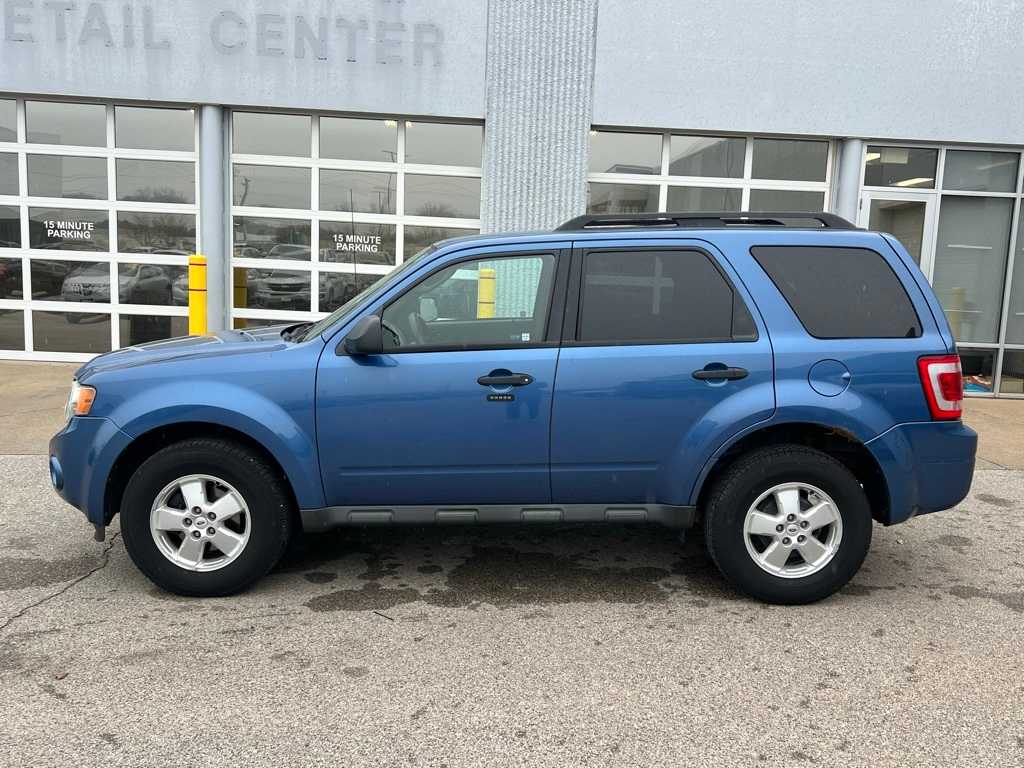 Used 2010 Ford Escape XLT with VIN 1FMCU0DG7AKA52137 for sale in Urbandale, IA