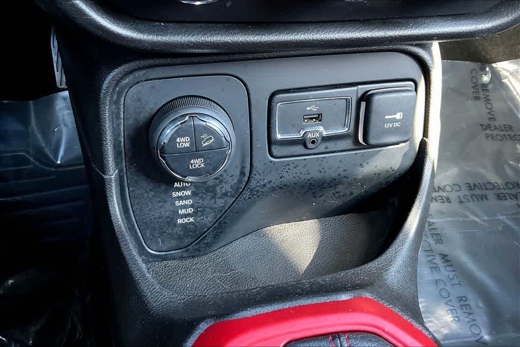 Thumbnail: 2017 Jeep Renegade - 24