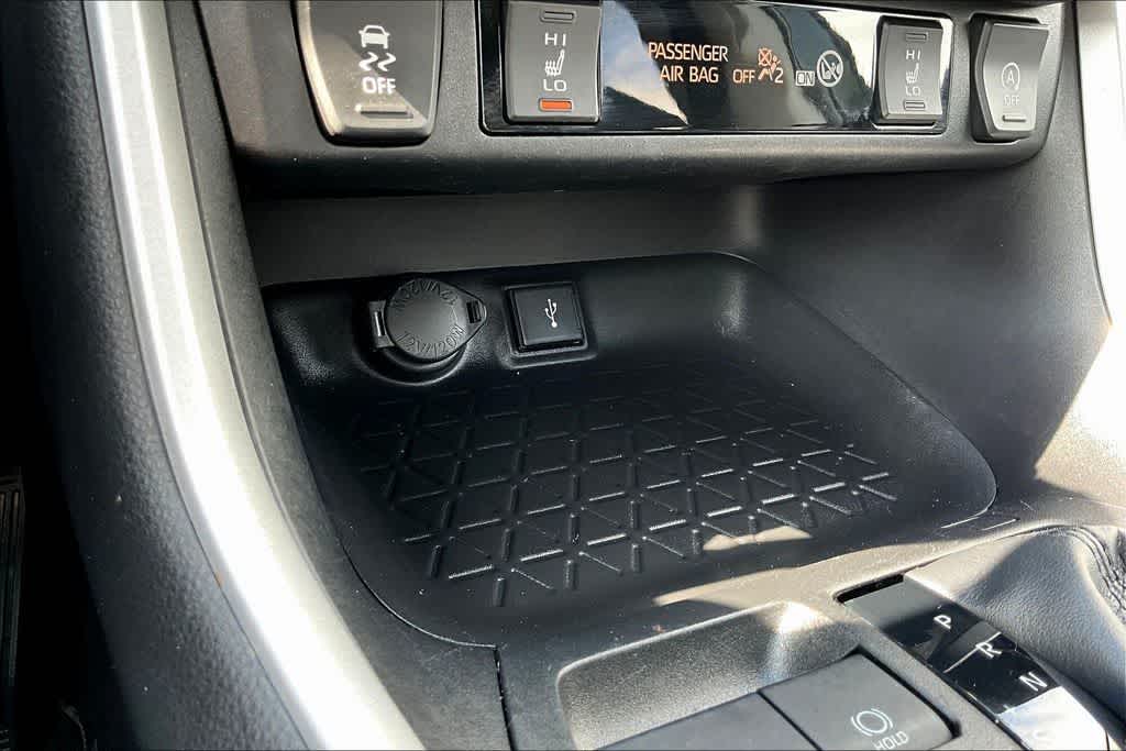 Thumbnail: 2021 Toyota RAV4 - 26