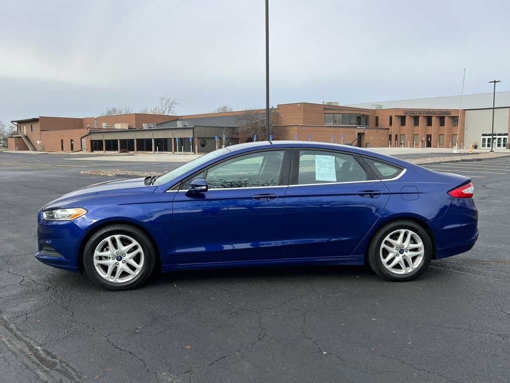 2016 Ford Fusion SE photo 3