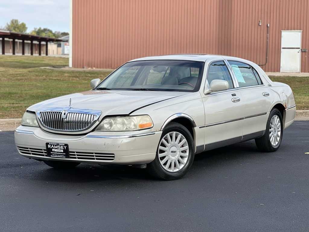 2005 Lincoln Town Car Signature Limited