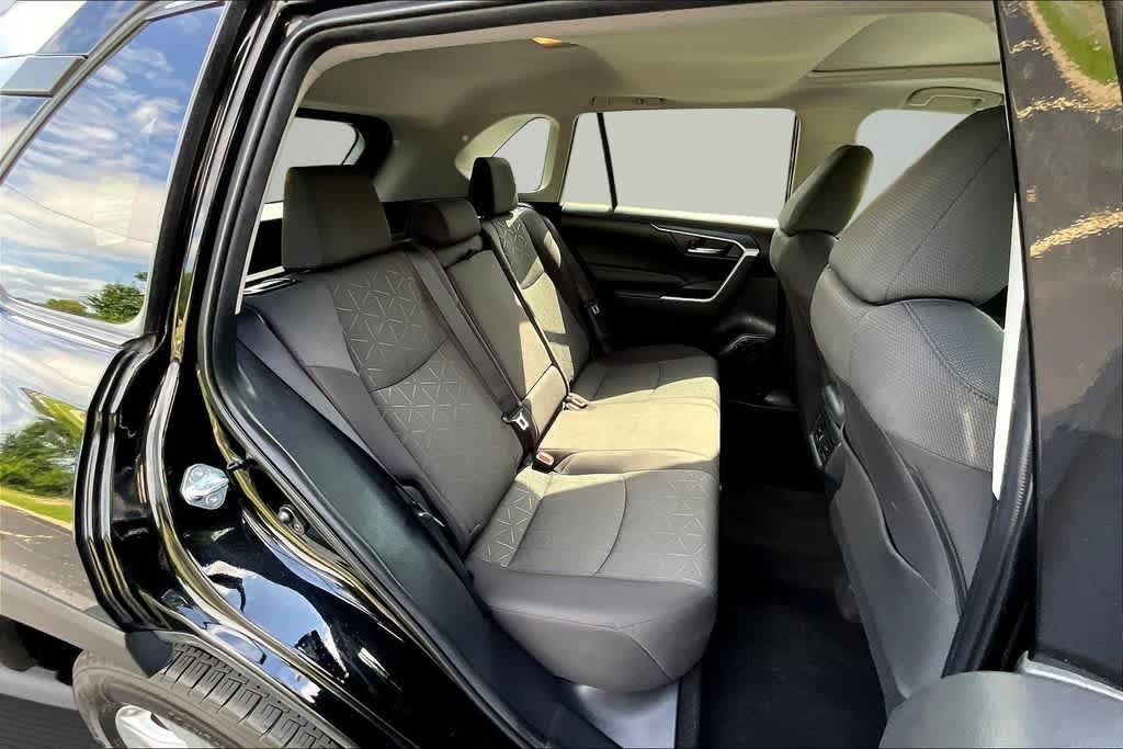 Thumbnail: 2021 Toyota RAV4 - 29