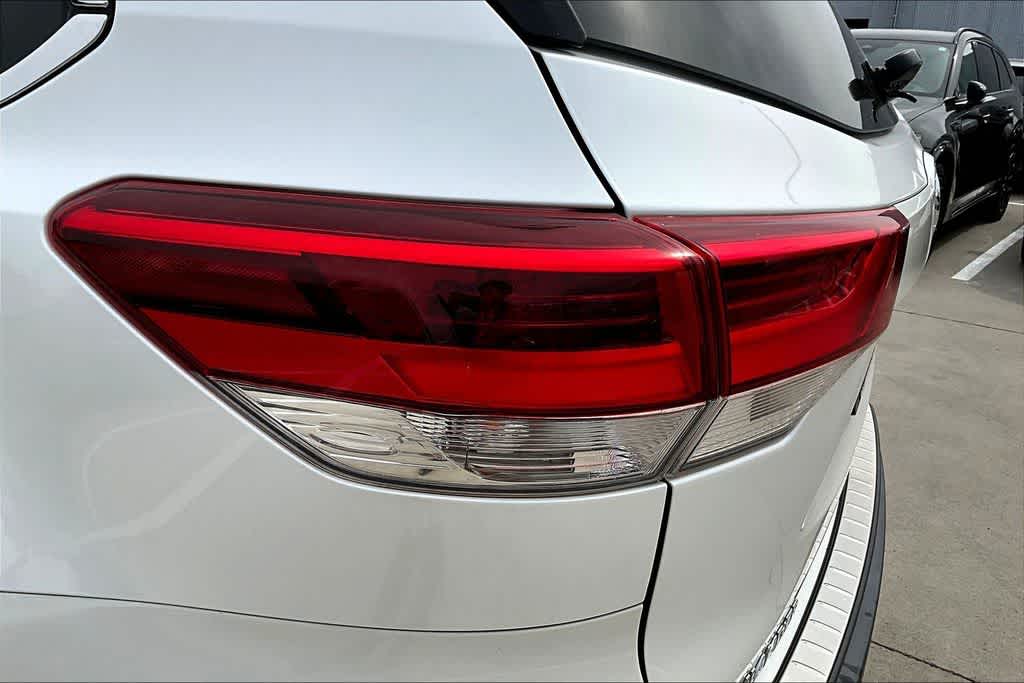Thumbnail: 2018 Toyota Highlander - 33