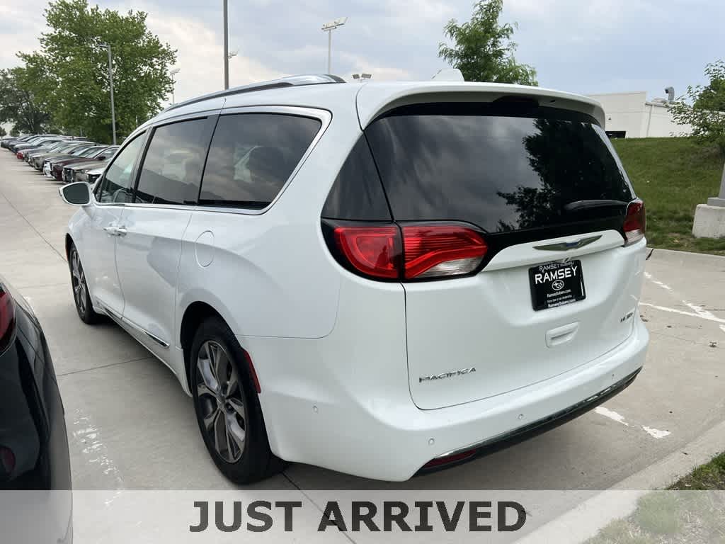 Used 2018 Chrysler Pacifica Limited with VIN 2C4RC1GGXJR256631 for sale in Urbandale, IA