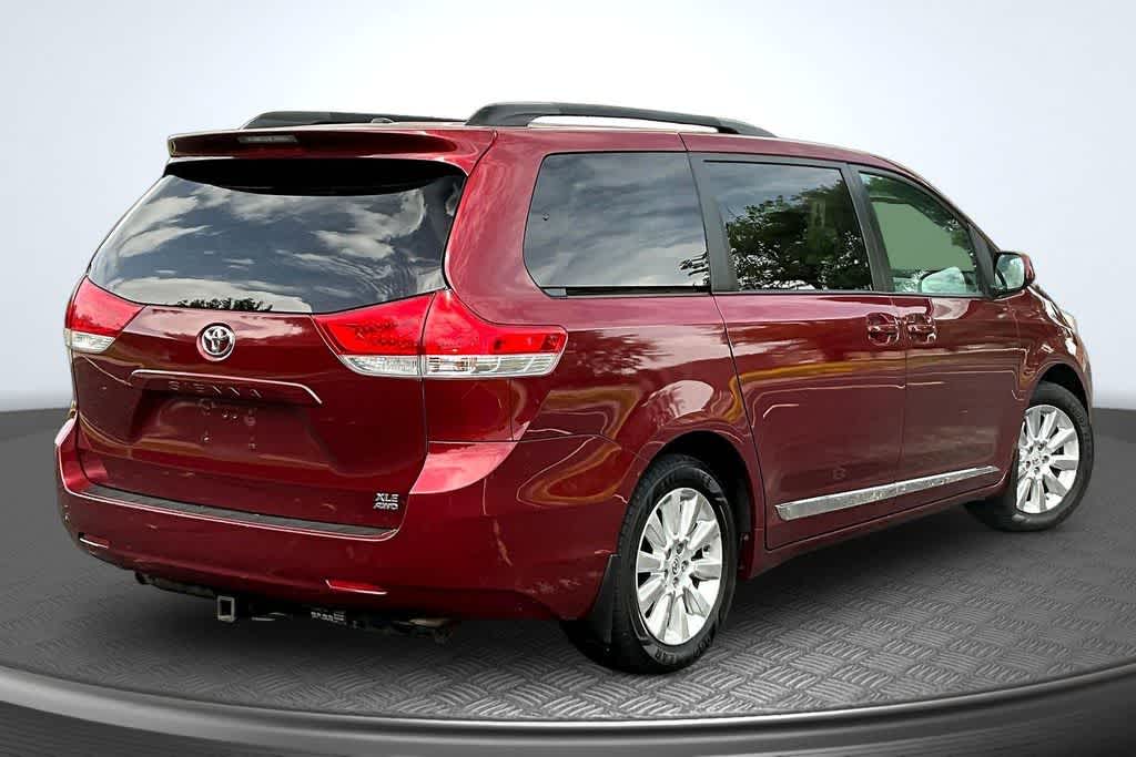 Used 2011 Toyota Sienna XLE with VIN 5TDDK3DCXBS021293 for sale in Urbandale, IA