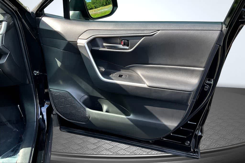 Thumbnail: 2021 Toyota RAV4 - 19