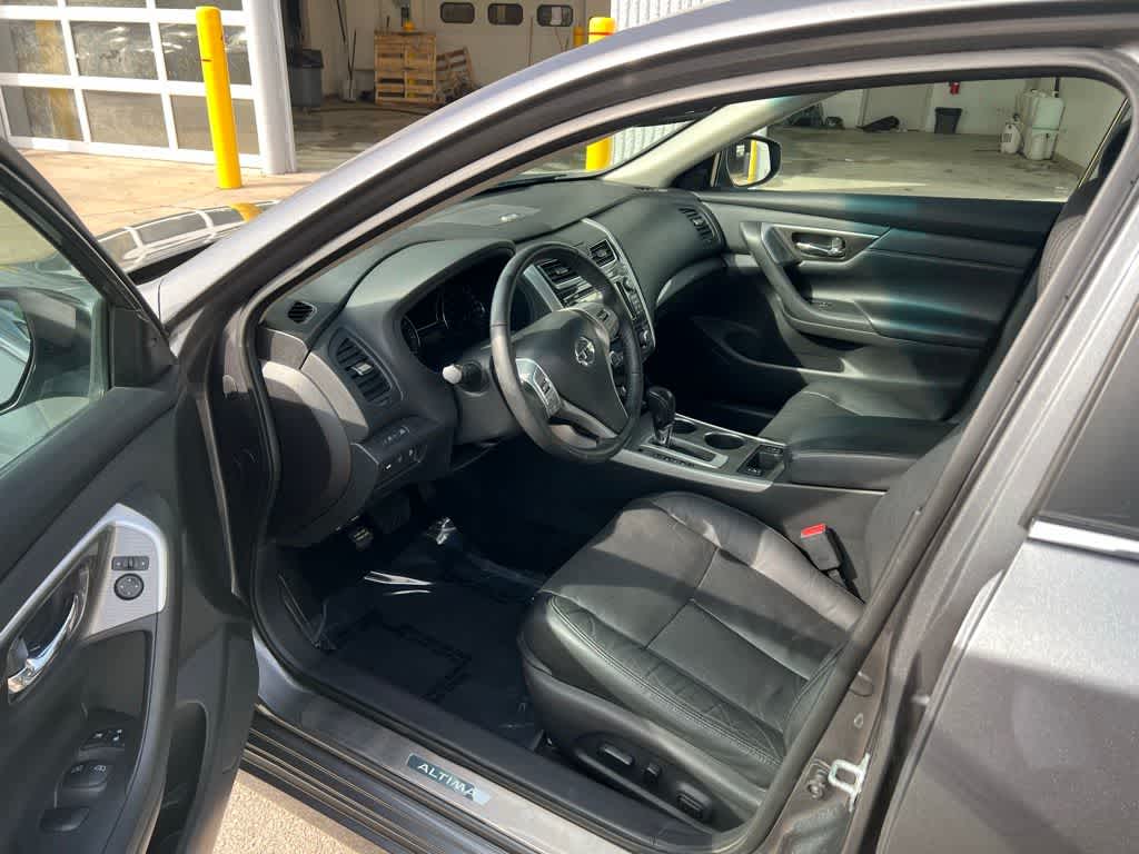 Used 2015 Nissan Altima SL with VIN 1N4AL3AP8FN879421 for sale in Urbandale, IA