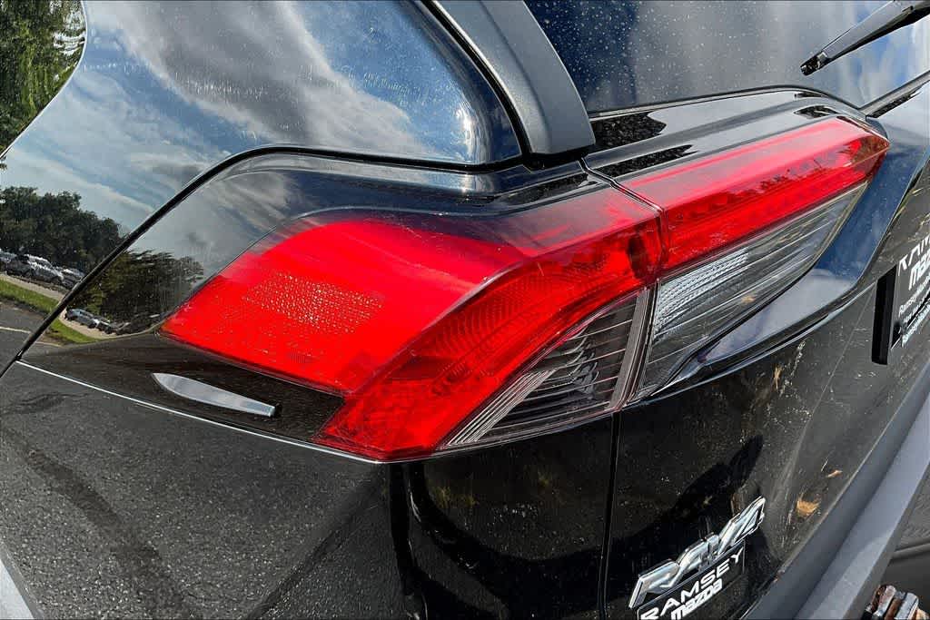 Thumbnail: 2021 Toyota RAV4 - 32