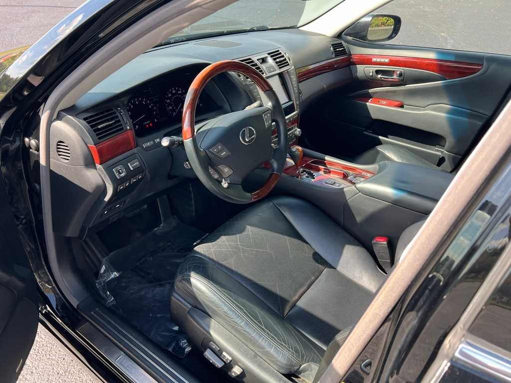2012 Lexus LS 460 photo 2