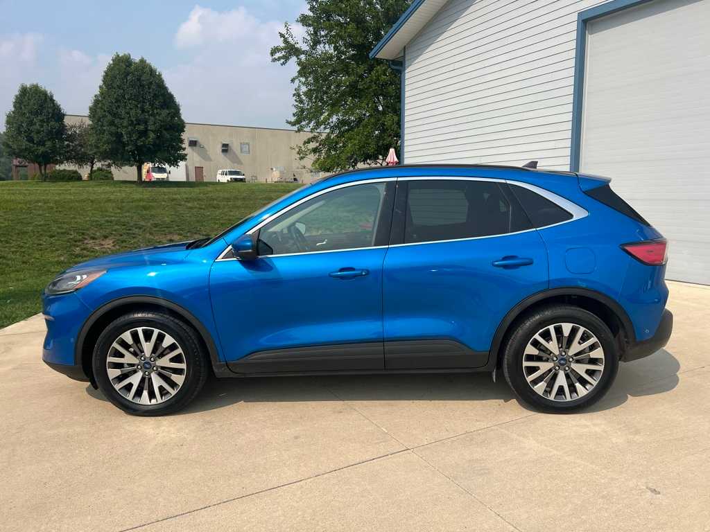 2020 Ford Escape Titanium Hybrid photo 3