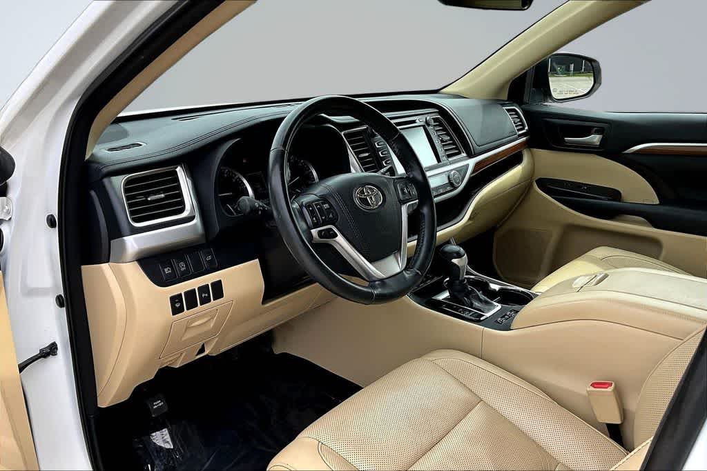 Thumbnail: 2018 Toyota Highlander - 13