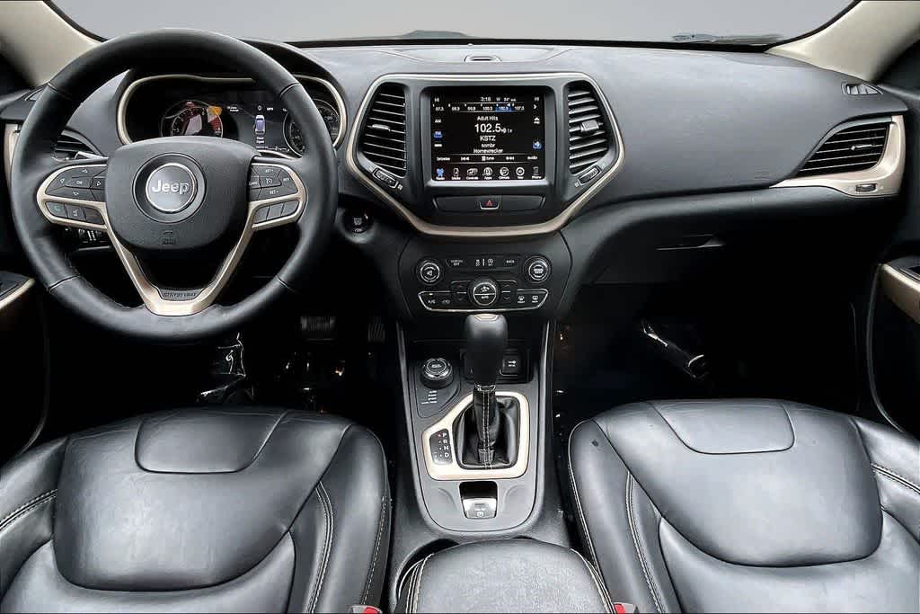 Thumbnail: 2017 Jeep Cherokee - 14