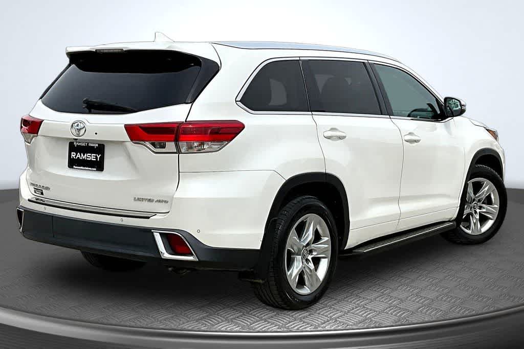 Thumbnail: 2018 Toyota Highlander - 2
