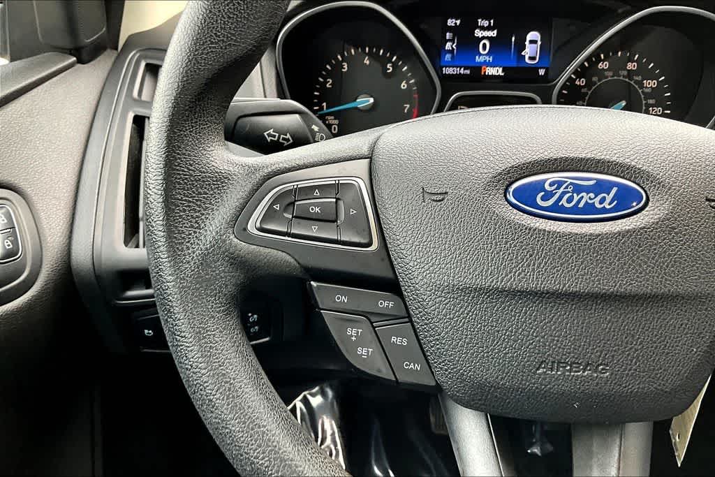 Thumbnail: 2016 Ford Focus - 18