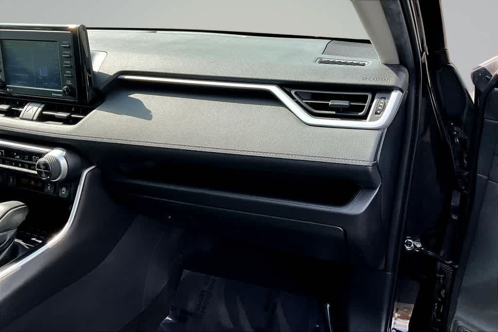 Thumbnail: 2021 Toyota RAV4 - 16