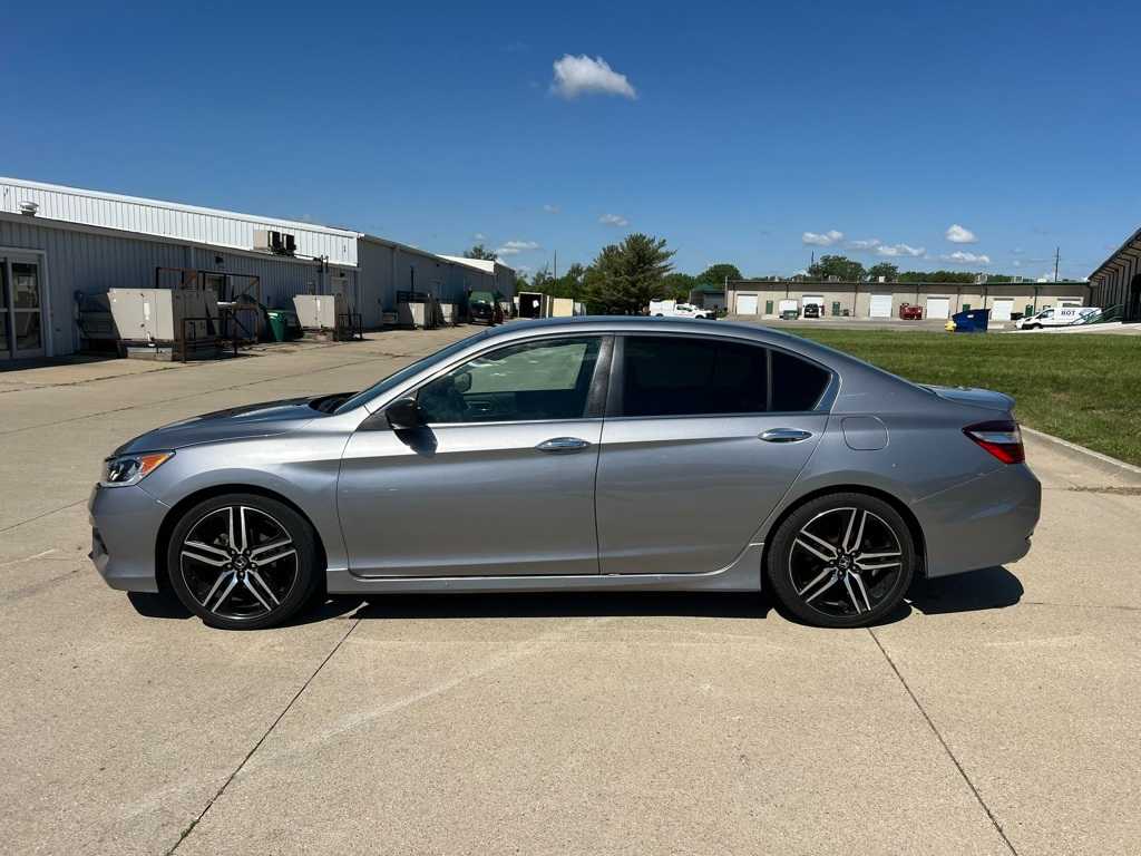 Used 2017 Honda Accord Sport SE with VIN 1HGCR2F18HA052630 for sale in Urbandale, IA
