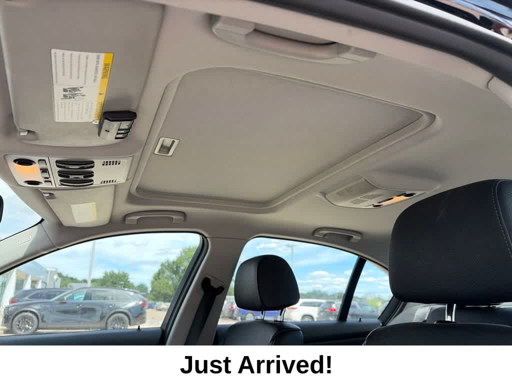 Thumbnail: 2011 BMW 3 Series - 6