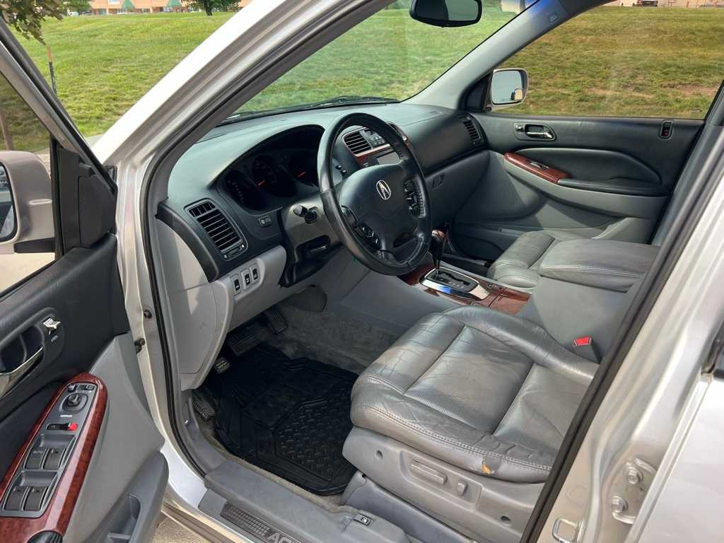 Used 2005 Acura MDX Base with VIN 2HNYD18235H516532 for sale in Urbandale, IA