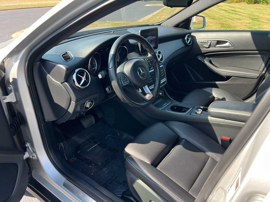 2018 Mercedes Benz GLA 250 photo 2