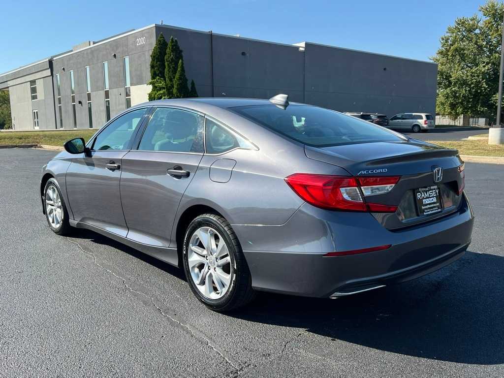 2019 Honda Accord LX 1.5T photo 4