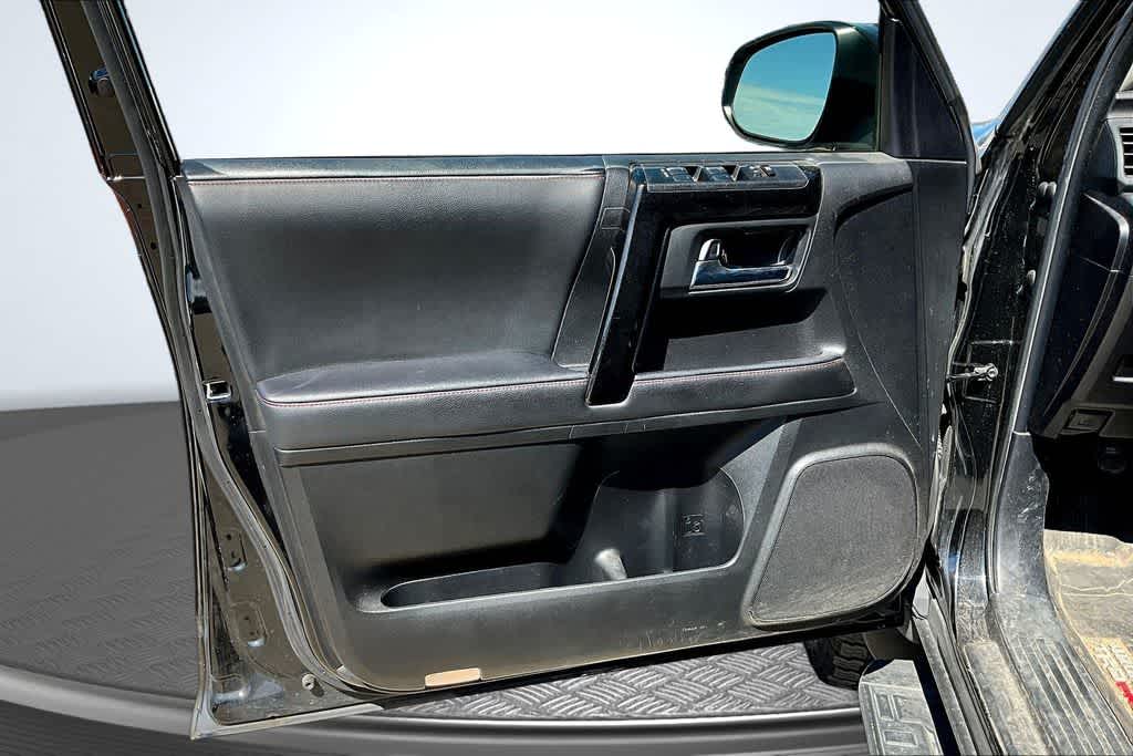Thumbnail: 2020 Toyota 4Runner - 17