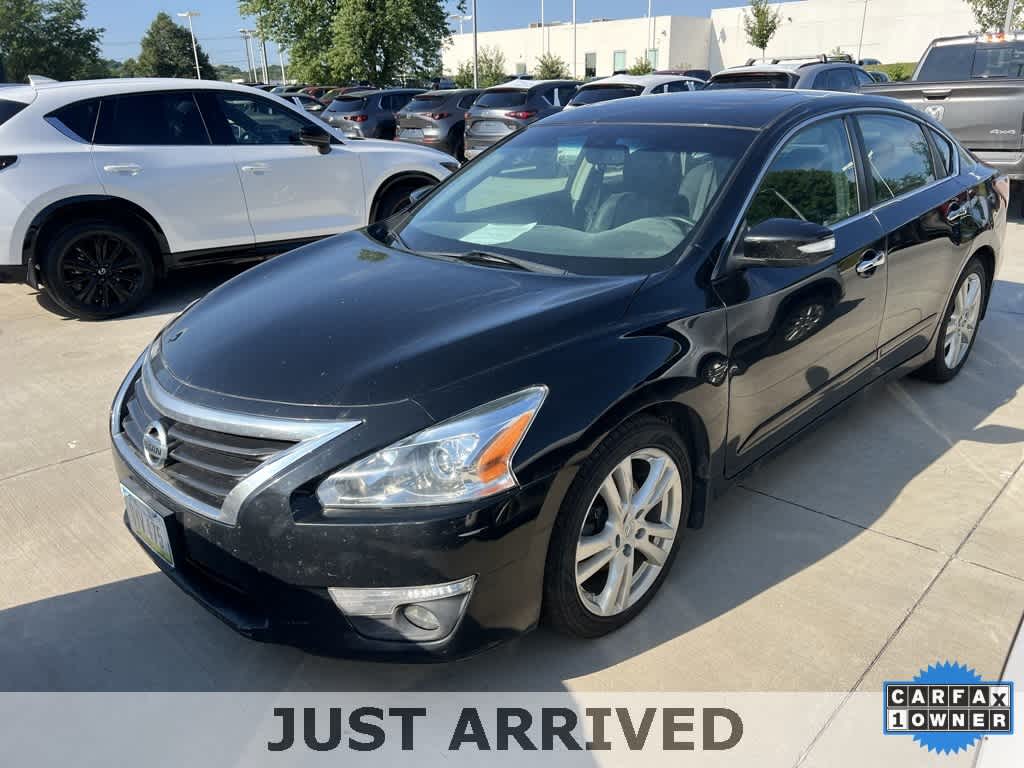 Used 2013 Nissan Altima Sedan SL with VIN 1N4BL3AP5DC909357 for sale in Urbandale, IA