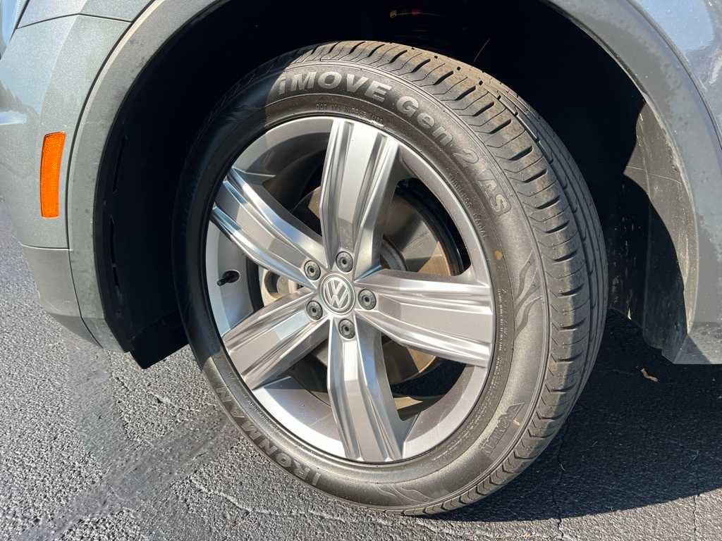 2021 Volkswagen Tiguan SEL photo 2