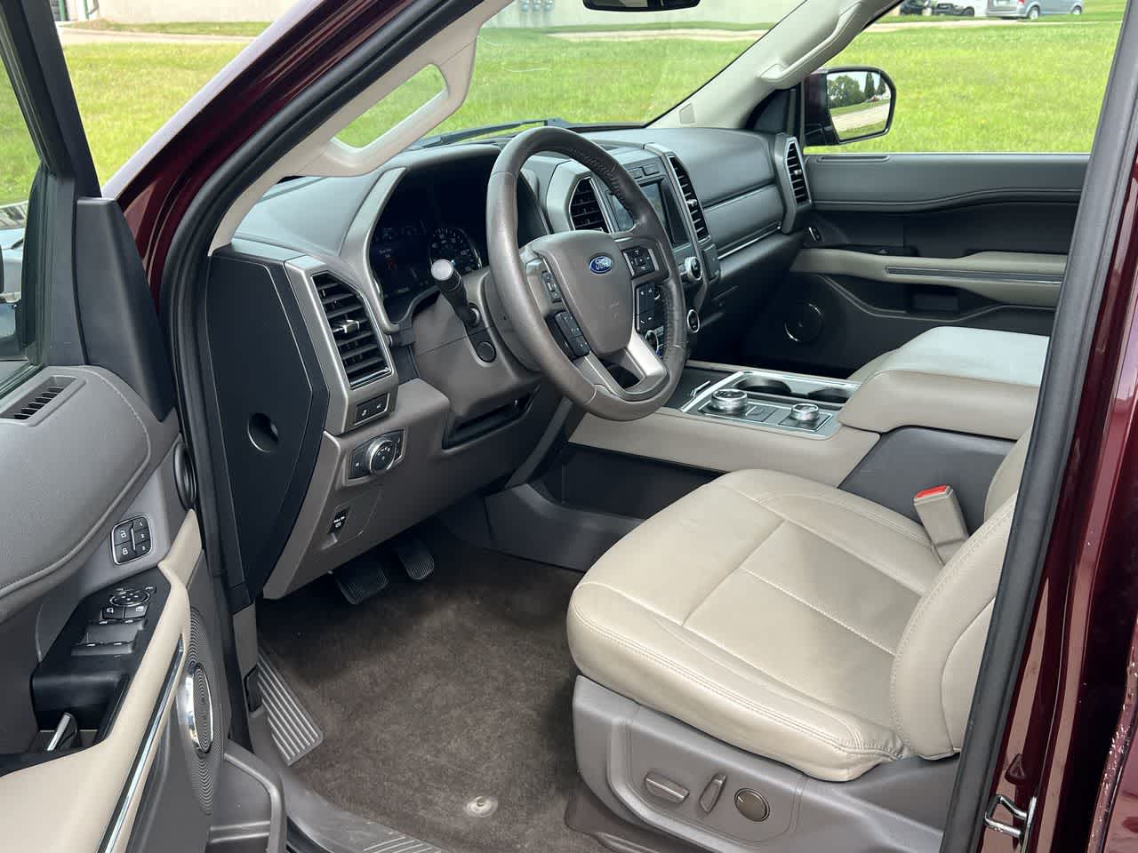 Used 2020 Ford Expedition XLT with VIN 1FMJU1JTXLEA06463 for sale in Urbandale, IA