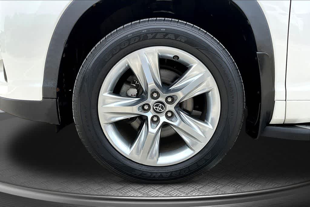 Thumbnail: 2018 Toyota Highlander - 8