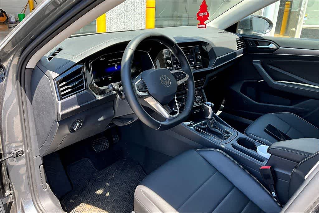 Thumbnail: 2023 Volkswagen Jetta - 4