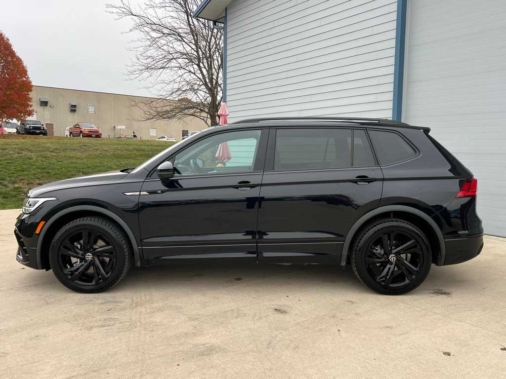 2023 Volkswagen Tiguan SE R-Line Black photo 3