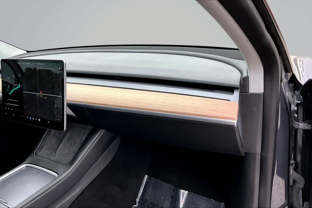 Thumbnail: 2022 Tesla Model Y - 16