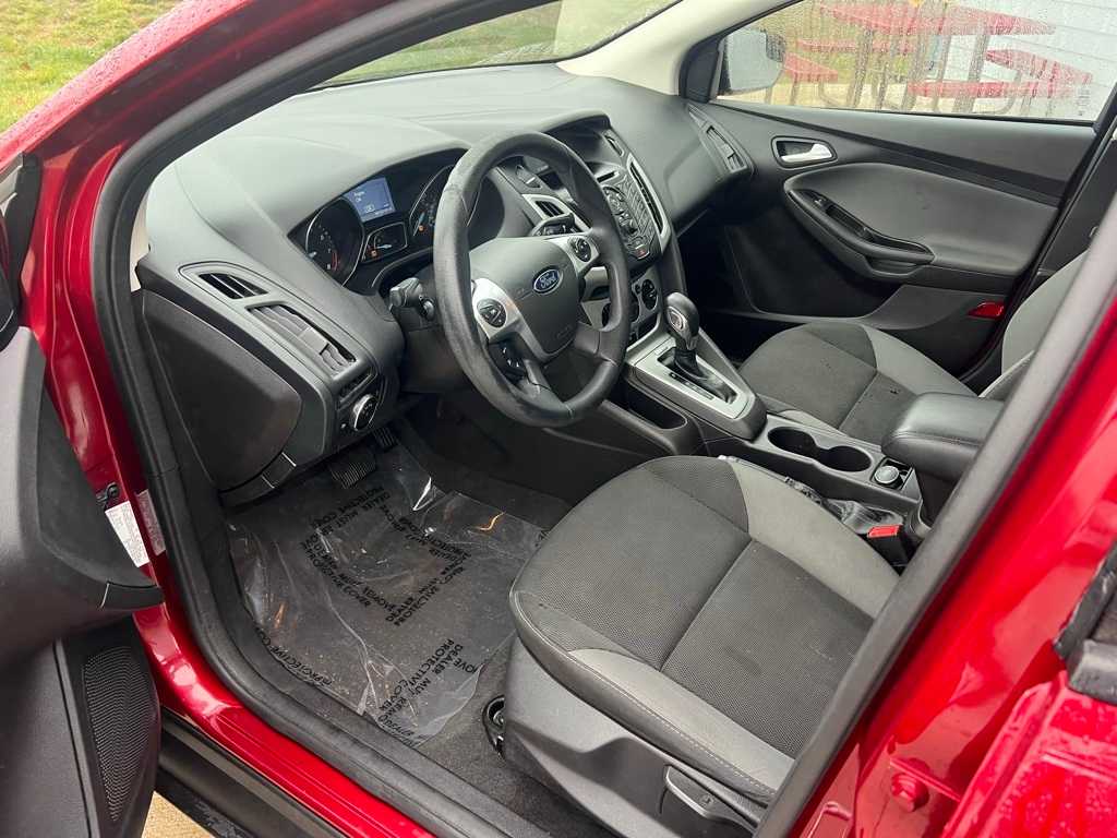 2014 Ford Focus SE photo 2